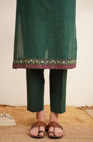 Shopmanto's 2 Piece Matching Green Co-Ord Set featuring Urdu Calligraphy of Poetry by Makhdoom Mohiuddin.