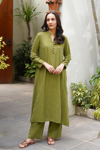 Manto Women's 2 Piece Olive Green Solid Kalidaar Co-ord Set with Paneled Shirt & Straight Pants