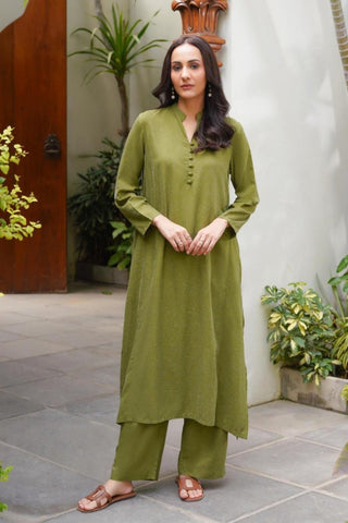 Manto Women's 2 Piece Olive Green Solid Kalidaar Co-ord Set with Paneled Shirt & Straight Pants