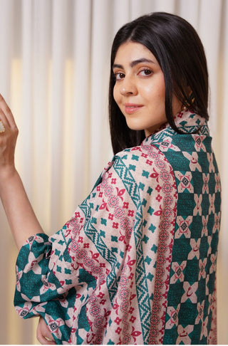 Shopmanto, wear manto, manto clothing brand, manto pakistan, ladies clothing brand, urdu calligraphy clothing, wear manto shrugs, layla shrug teal with urdu calligraphy, women shrugs with urdu calligraphy, women front open upper