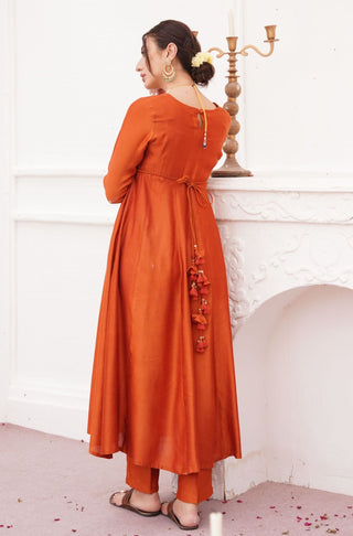 Shopmanto, wear manto, manto clothing brand, manto pakistan, ladies clothing brand, urdu calligraphy clothing, manto burnt orange colour solid women jahaan anarkali 2 piece co-ord set