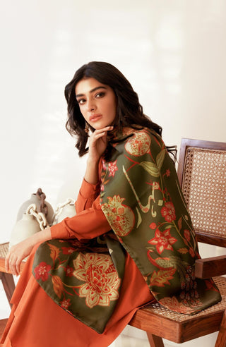 Shopmanto, wear manto, manto clothing brand, manto pakistan, ladies clothing brand, urdu calligraphy clothing, manto women green gulnaar stole with urdu calligraphy, crepe, silk