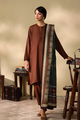 Shop Azaad Odhni, made from Cotton Silk in green color, a printed odhni that features the words of Allama Iqbal.