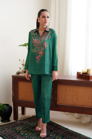 chaman, green, short co-ord set, calligraphy, Urdu, Urdu calligraphy, intricate design, clothing, fashion, two piece, women clothes, shopmanto, ladies two piece, women two piece, ladies co-ords, women co-ords, co-ord sets Pakistan, co-ords sets, two piece co-ord sets, two piece suit