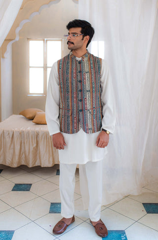 Shopmanto, wear manto, manto clothing brand, manto vasket, waistcoat, manto zamana vasket, zamana vasket, manto winter wear, manto eastern, urdu calligraphy, manto khaddar zamana vasket forest green, khaddar waistcoat, khaddar men waistcoat, manto men, men waistcoat, festive wear
