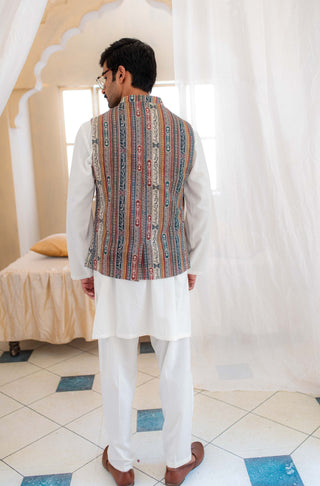 Shopmanto, wear manto, manto clothing brand, manto vasket, waistcoat, manto zamana vasket, zamana vasket, manto winter wear, manto eastern, urdu calligraphy, manto khaddar zamana vasket forest green, khaddar waistcoat, khaddar men waistcoat, manto men, men waistcoat, festive wear