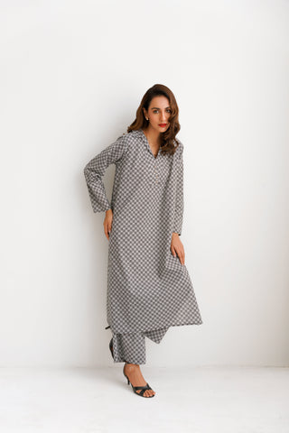 Shopmanto, wear manto, manto clothing brand, manto pakistan, ladies clothing brand, urdu calligraphy clothing, manto black and white blocks two piece co-ord set