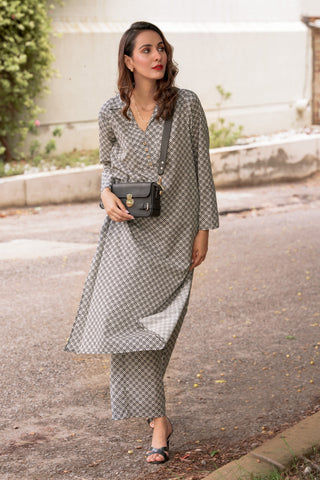 Shopmanto, wear manto, manto clothing brand, manto pakistan, ladies clothing brand, urdu calligraphy clothing, manto black and white blocks two piece co-ord set