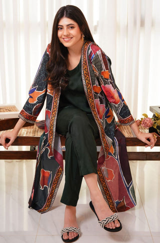Shopmanto, wear manto, manto clothing brand, manto pakistan, ladies clothing brand, urdu calligraphy clothing, Urdu calligraphy, summer wear shrug, dhanak shrug shades of green with urdu calligraphy