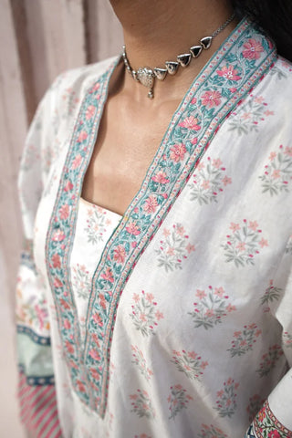 Manto Women's Ready to Wear White Kurta with Urdu Calligraphy