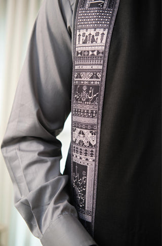 Manto's Unisex Black Manzil Shawl with Urdu Calligraphy Printed on Borders