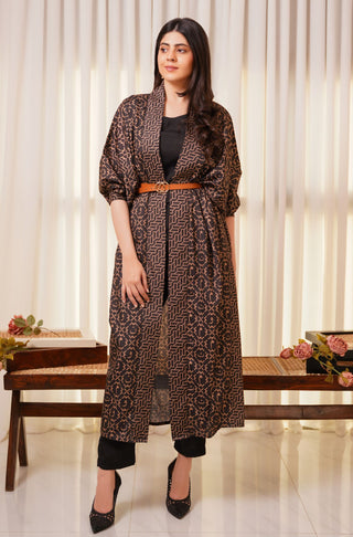Shopmanto, wear manto, manto clothing brand, manto pakistan, ladies clothing brand, urdu calligraphy clothing, wear manto shrugs, ayra shrug black and gold with urdu calligraphy, women shrugs with urdu calligraphy, women front open upper 