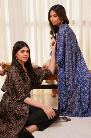 Shopmanto, wear manto, manto clothing brand, manto pakistan, ladies clothing brand, urdu calligraphy clothing, wear manto shrugs, ayra shrug black and gold with urdu calligraphy, women shrugs with urdu calligraphy, women front open upper