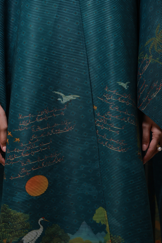 Dil Nasheen (Residing in the Heart) Cape