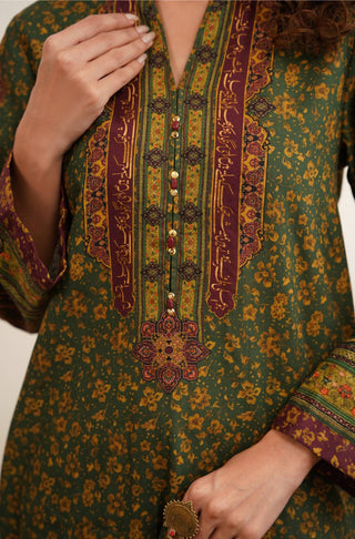 Neck Detail of Manto Women's 1 Piece Stitched Khaddar Winter Kurta with Urdu Calligraphy of Poetry by Haider Ali Atish