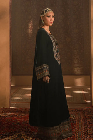 Nayyara (Luminous) Velvet Set