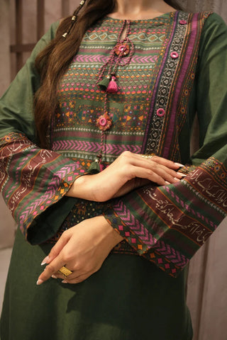 Manto Women's Ready to Wear Green 2 Piece Co-Ord Set with Urdu Calligraphy