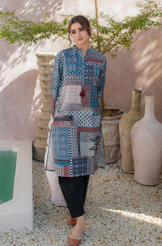 Shopmanto, wear manto, manto clothing brand, manto pakistan, ladies clothing brand, urdu calligraphy clothing, manto blue and maroon saqafat khaddar kurta with urdu calligraphy, manto winter collection, manto khaddar collection, khaddar kurtas, random urdu words calligraphy on kurta