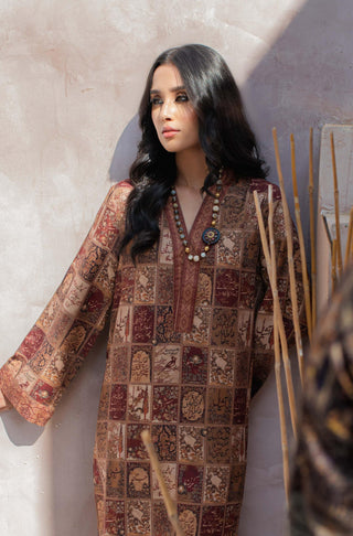 Shopmanto, wear manto, manto clothing brand, manto pakistan, ladies clothing brand, urdu calligraphy clothing, Manto antique maroon Women jacquard jugnu Kurta with Urdu Calligraphy, Manto Winter Collection, manto jacquard collection
