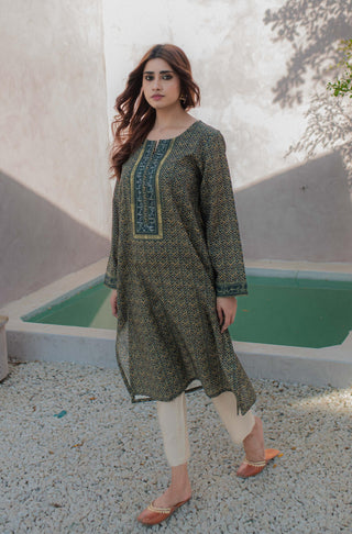 Shopmanto, wear manto, manto clothing brand, manto pakistan, ladies clothing brand, urdu calligraphy clothing, Manto Green and Gold Women Khaddar Anmol Kurta with Urdu Calligraphy, Manto Winter Collection, manto khaddar collection