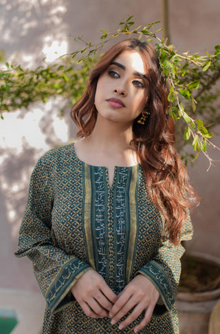 Shopmanto, wear manto, manto clothing brand, manto pakistan, ladies clothing brand, urdu calligraphy clothing, Manto Green and Gold Women Khaddar Anmol Kurta with Urdu Calligraphy, Manto Winter Collection, manto khaddar collection