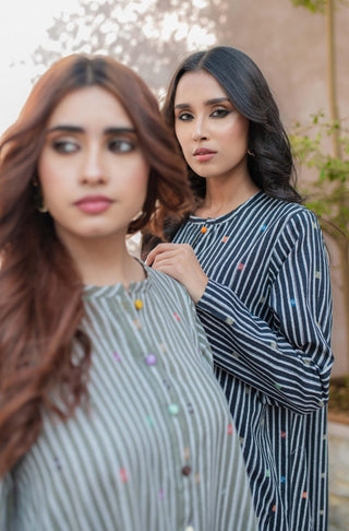 Shopmanto, wear manto, manto clothing brand, manto pakistan, ladies clothing brand, urdu calligraphy clothing, manto green alfaaz khaddar a-line kurta with urdu calligraphy, manto winter collection, manto khaddar collection, khaddar kurtas, random urdu words calligraphy on kurta