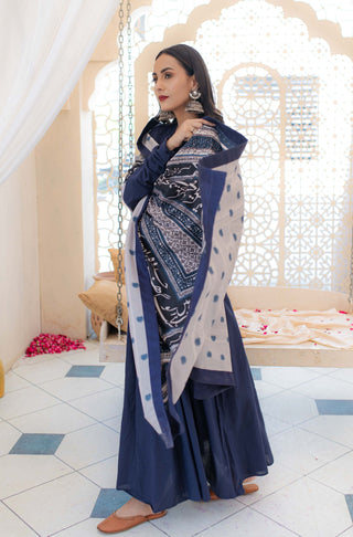 Shopmanto, wear manto, odhni, shawl, chaddar, manto odhni, manto scarves, manto stoles, manto, clothing brands, women shawl, ladies shawl, women shawl in blue and white, women shawl with random words calligraphed in urdu, blue and white odhni, dupatta, blue dupatta, urdu calligraphy, urdu calligraphy clothes, manto calligraphy clothes, rashk shawl, blue and white, manto rashk odhni, rashk shawl blue and white, blue shawl, white shawl