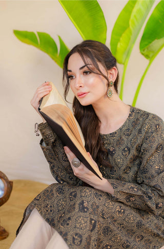 Shopmanto, wear manto, manto clothing brand, manto pakistan, ladies clothing brand, urdu calligraphy clothing, Manto women khaddar mumtaz black gold kurta with urdu calligraphy, winter collection, khaddar collection