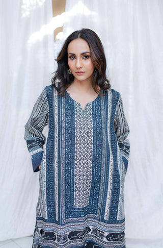 Shopmanto, wear manto, kurta, manto kurta, rashk kurta, rashk kurta blue and white, blue and white, blue kurta, white kurta, women kurta, ladies kurta, women clothing, manto clothing brand, clothing brand, urdu calligraphy clothes, urdu calligraphy, women blue and white kurta with urdu calligraphy