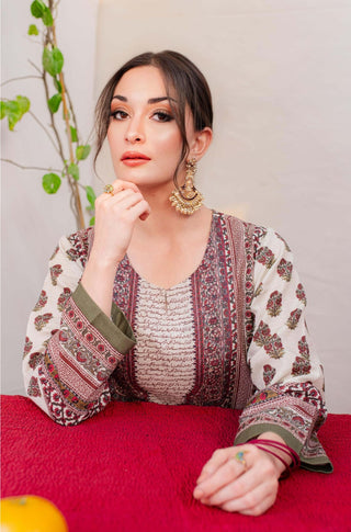 Shopmanto, wear manto, manto clothing brand, manto pakistan, ladies clothing brand, urdu calligraphy clothing, Manto urdu calligraphy Arzoo kurta in off white and maroon colour, manto khaddar collection, manto winter collection, khaddar kurta