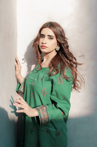 Shopmanto, wear manto, manto clothing brand, manto pakistan, ladies clothing brand, urdu calligraphy clothing, Manto maroon straight long length green fitoor women khaddar kurta for winter, manto winter collection